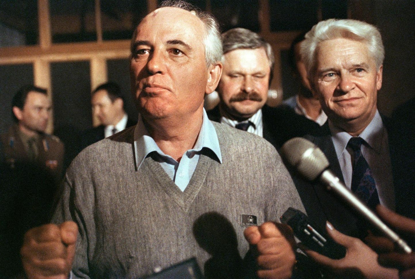 Gorbatšov pärast putši nurjumist ajakirjanike ees 21. augustil 1991.