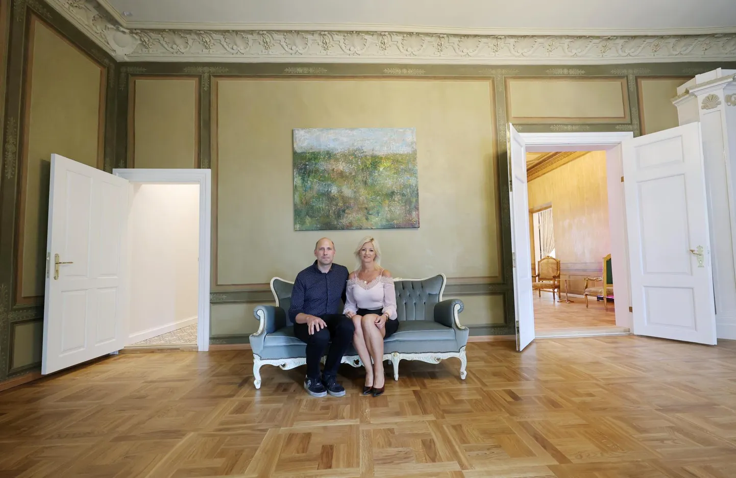 Dorothea saalis istet võtnud Knorringu aadlimaja omanikud Romet ja Maria Rand tunnistavad, et kindlasti on maailmas rahaliselt palju tasuvamaid projekte, aga ainult rahas ei ole võimalik kõike mõõta.