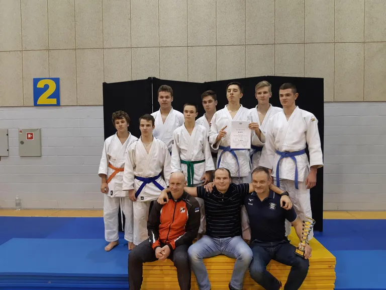 Eesti klubide karikavõistlustelt hõbeda teeninud Dokyo/Samurai võistkond.