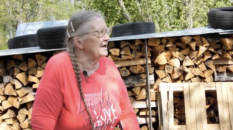 Nursi küla elanik Tiina