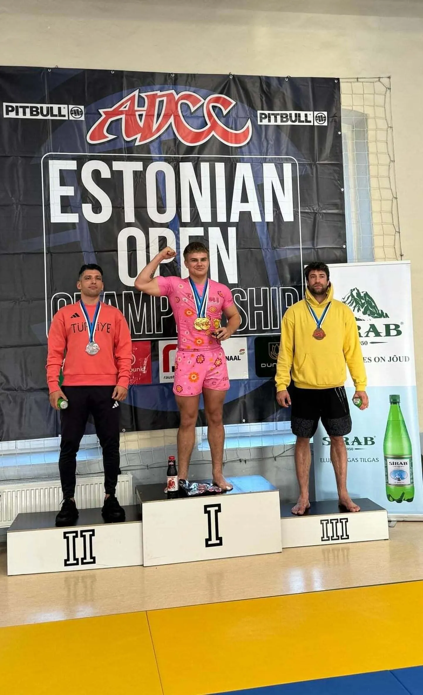 Robyn Paulberg (keskel) sai kaela kaks kulda.