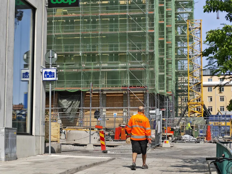 Ehitusmaht kujuneb tänavu Rootsis eeldatavasti poole madalamaks kui ülemöödunud aastal. Pildil korterelamu ehitus Stockholmis.