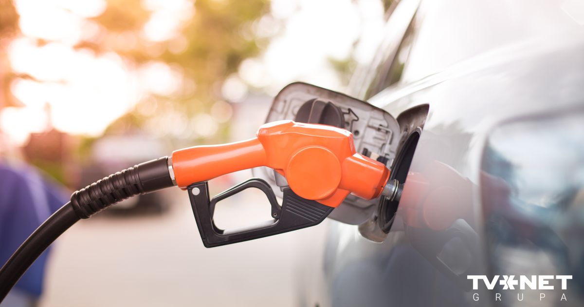 Полиция ищет мужчину, который на заправке сорвал заправочный пистолет и ...