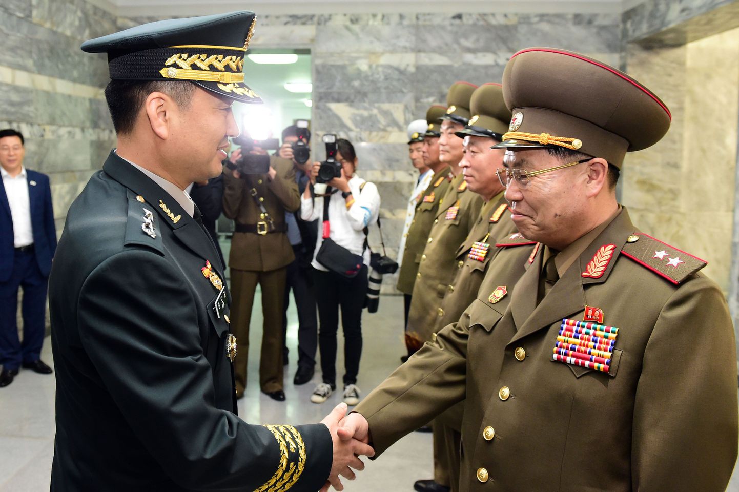 Põhja- ja Lõuna-Korea kõrged sõjaväeametnikud.