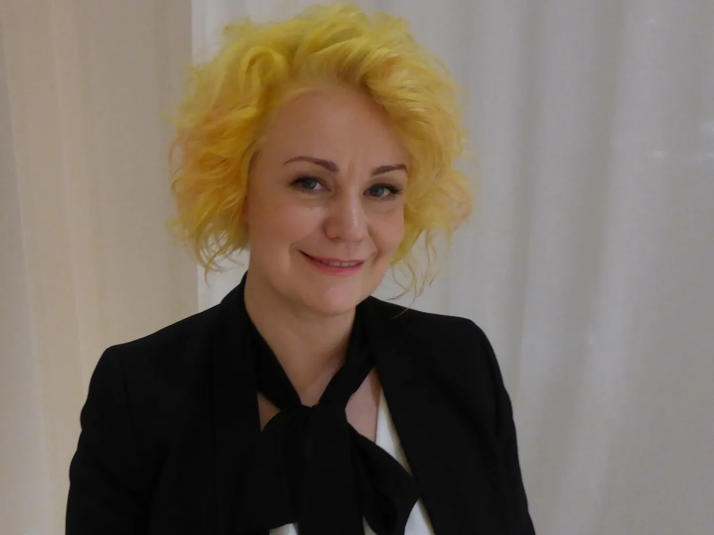 Juuksurite maailmameistri Helen Heinroosi käe all sai Karmel Eiknerist Vivienne Westwood