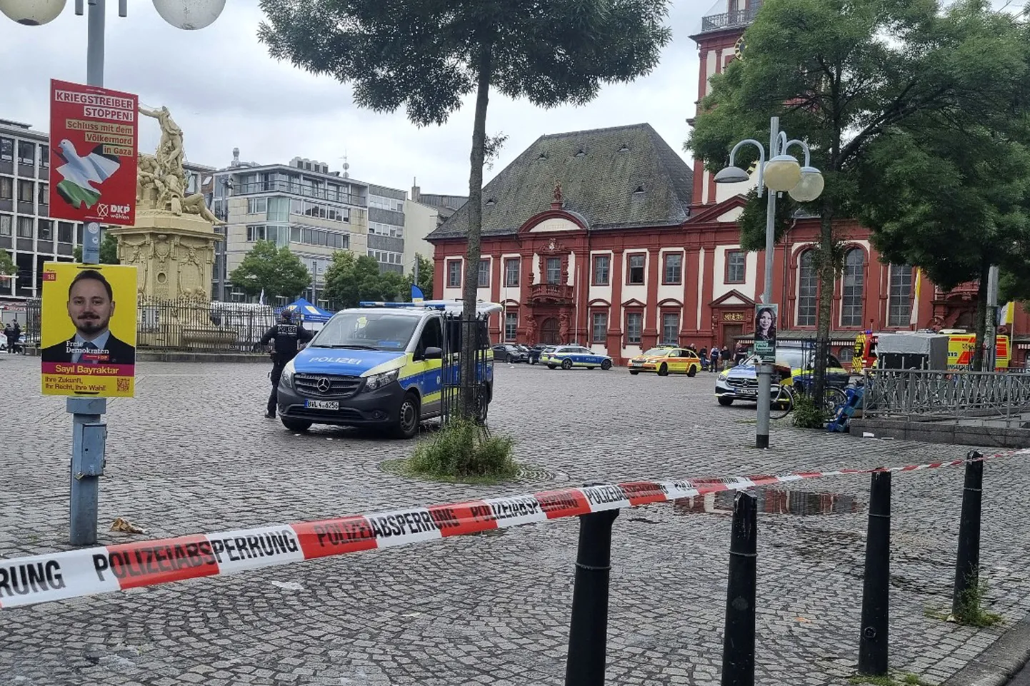 Politsei Mannheimi turuplatsil, kuus läinud nädalal pussitati mitut inimest. Foto on illustratiivne.