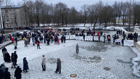 Митинг в поддержку руководителя Нарвской больницы: «Больница не место для политических игр»