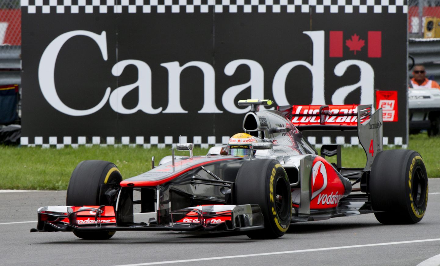 Lewis Hamilton oli Kanadas esimese vabatreeningu parim.