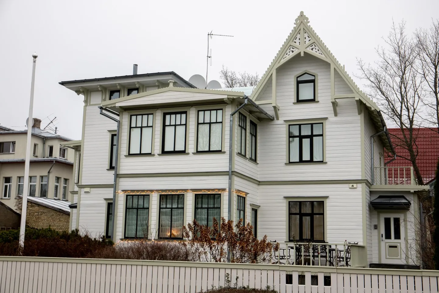 Mullu toetas Pärnu linn “Värvid linna!” kampaania raames teiste seas Papli 4 üles vuntsinud peremeest.