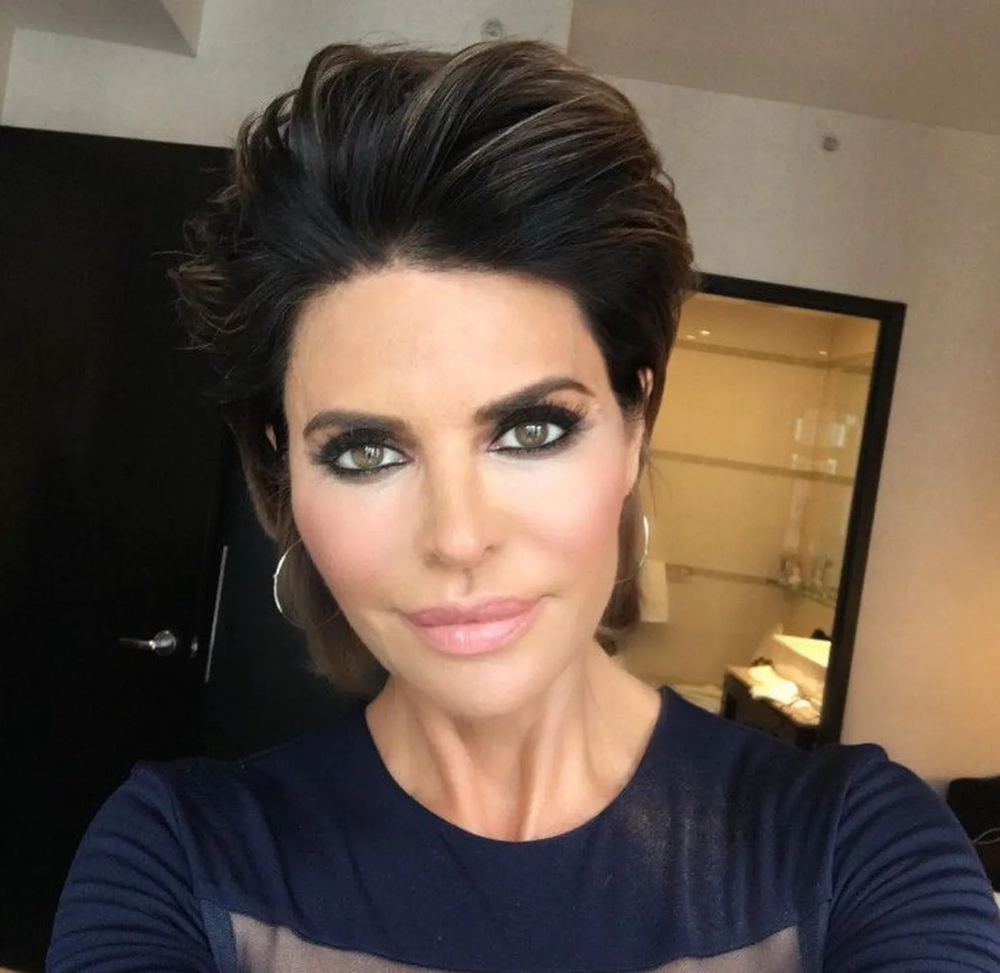Lisa Rinna uue soenguga