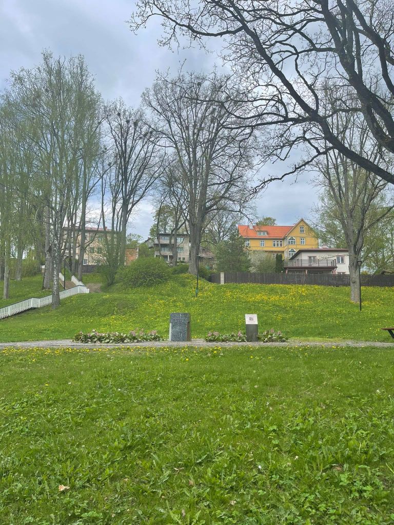 Viljandis on kadunud Hubert Pärnakivi kuju.