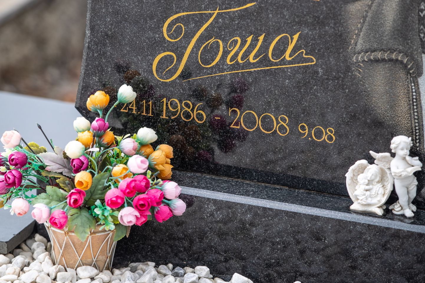 Могила молодого человека, погибшего в 2008 году во время российско-грузинского военного конфликта.