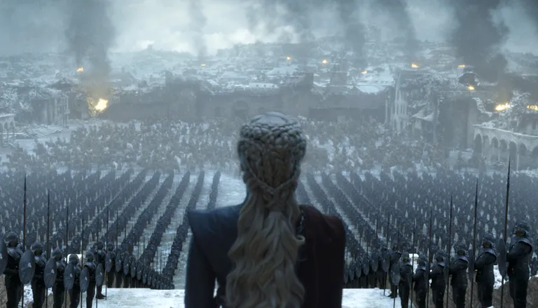 Kaader «Troonide mängu» viimasest osast. Pildil Emilia Clarke (Daenerys Targaryen)