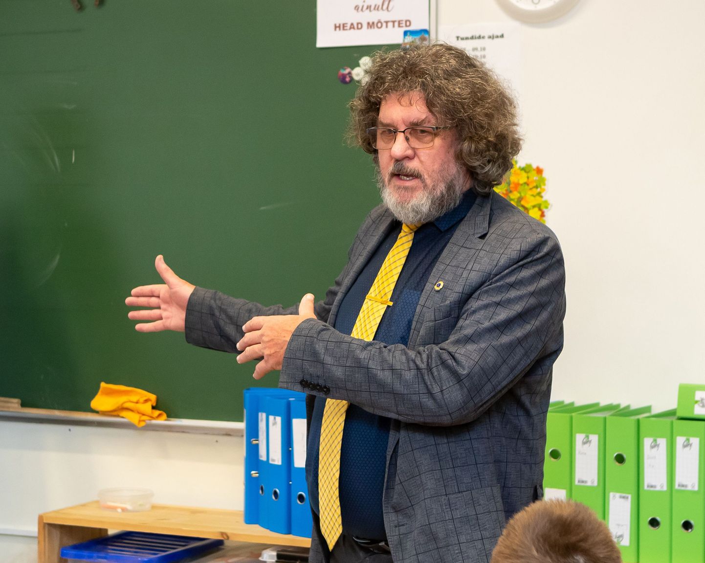 BAASAINEID EI TOHIKS POOLITADA, leiab kauaaegne matemaatikaõpetaja, Kuressaare Hariduse kooli direktor Viljar Aro.