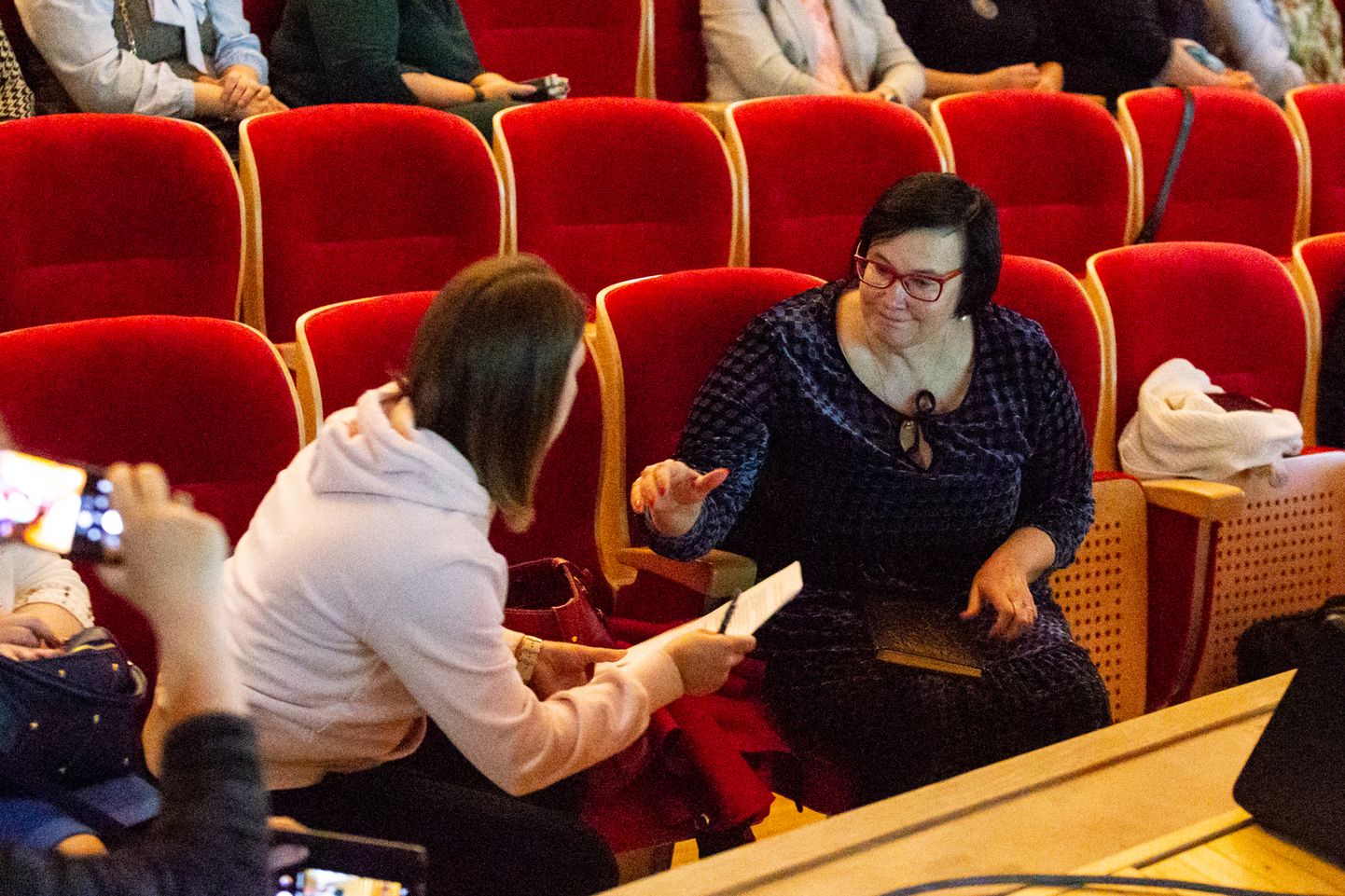 Мэр Нарвы Катри Райк во время первой встречи с горожанами 17 мая для обсуждения проекта программы развития нарвской муниципальной системы образования до 2030 года.