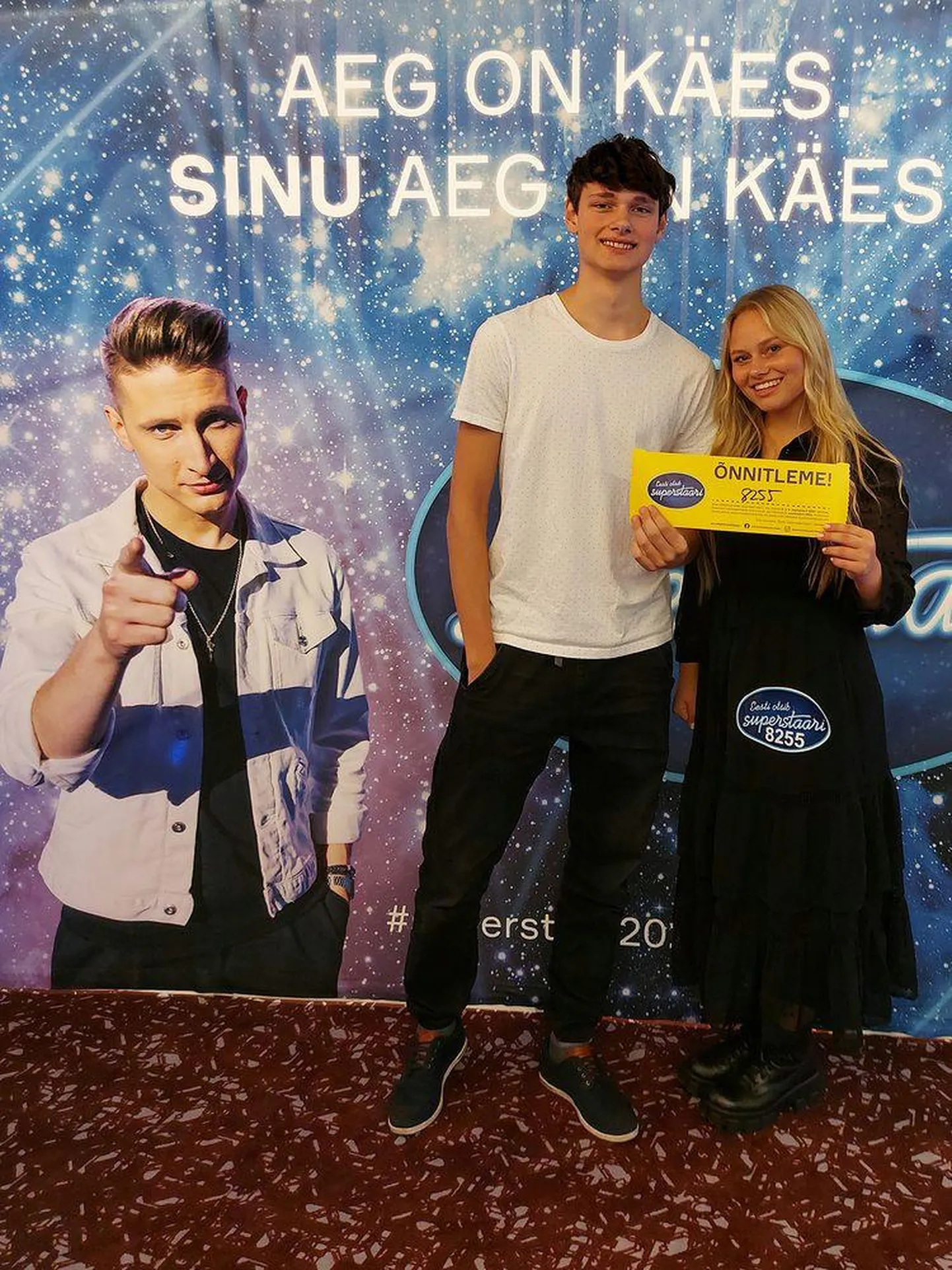 15-aastane põlvalane Sireli Salum pääses saatesarjas «Eesti otsib superstaari saates» eelvoorudest edasi. Suurt tuge pakkus talle vend Jan Markus.