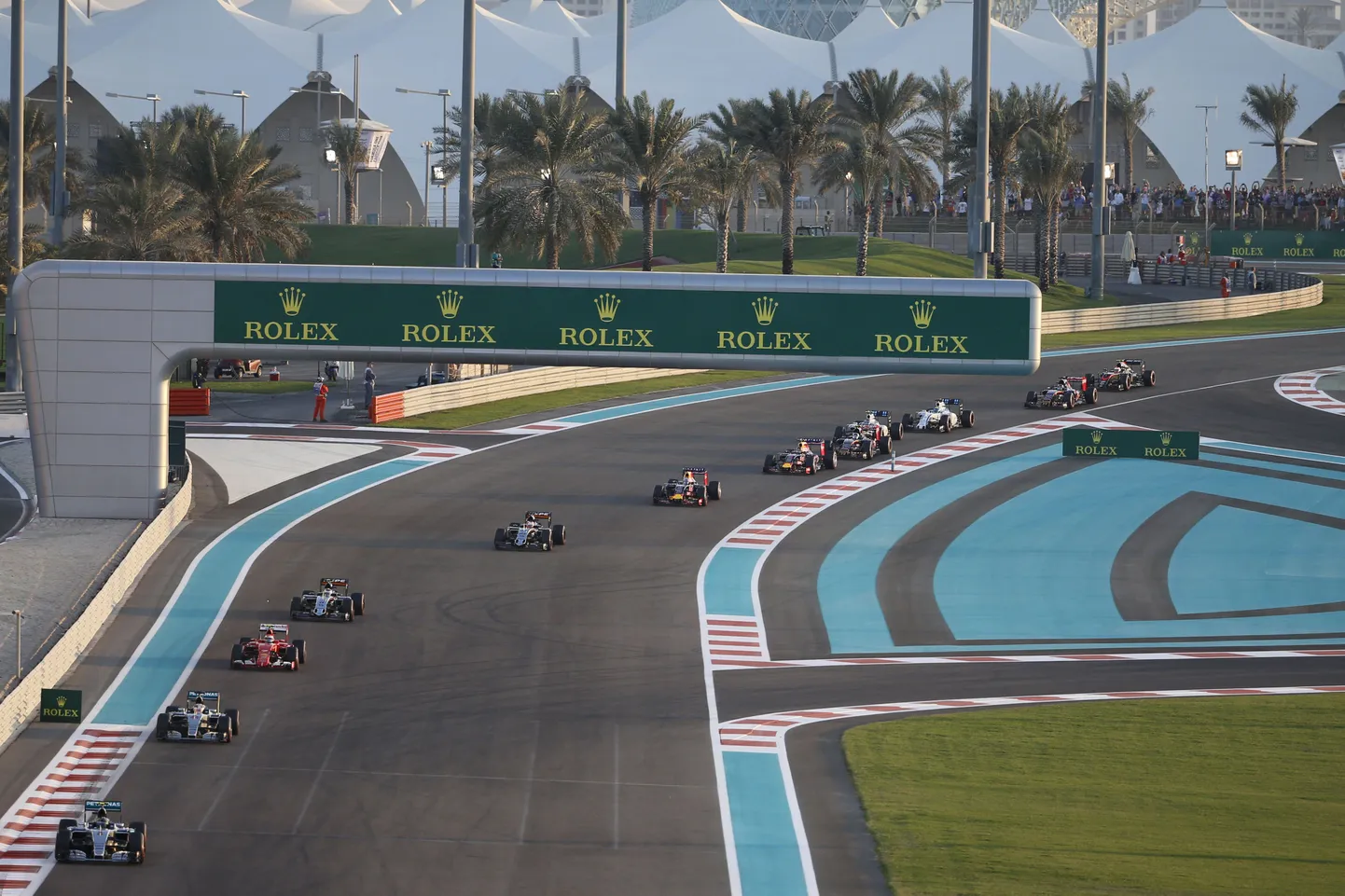 Гонка "Формулы-1" в Абу-Даби в ноябре 2015.