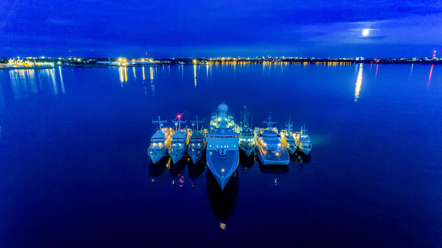 NATO 1. alaline miinitõrjegrupp Tallinna lahel.