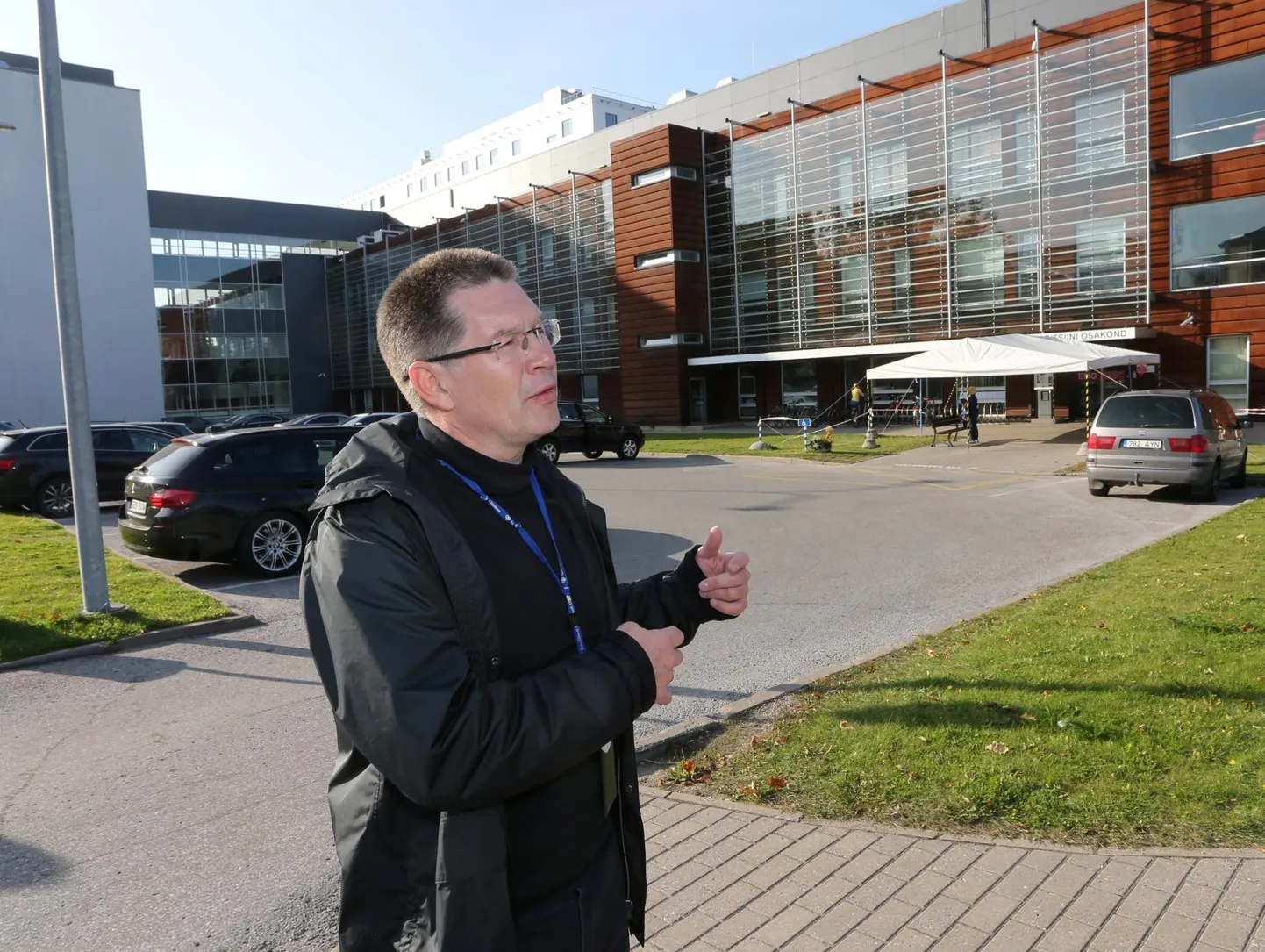 Uus lastehaigla ehitatakse platsile, mille servas kliinikumi projektijuht Toomas Kivastik seisab.