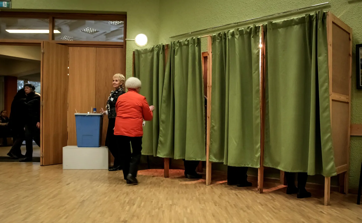 Valimisjaoskond Pärnumaal Paikusel.