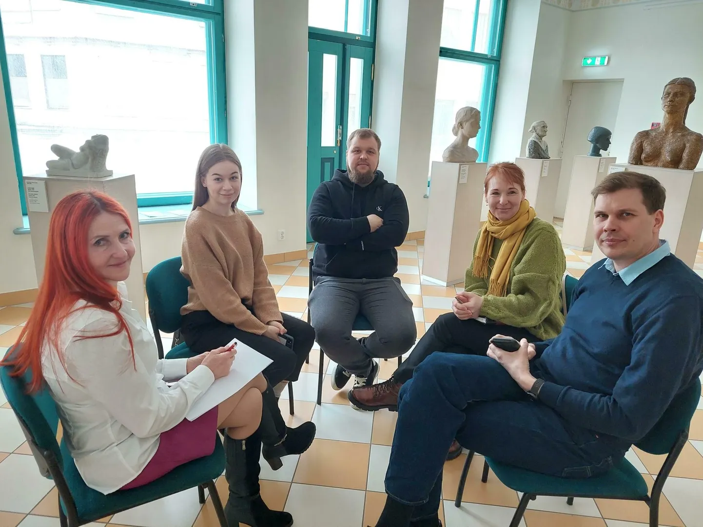 Punane Risti Valgamaa seltsi koordinaator Hele Heletäht (vasakult) ja juhatuse liikmed Miranda Tiivel, Maanus Vene, Tiivi Rüütel ja Ringo Saar.