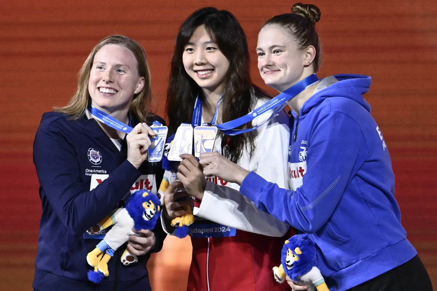 Энели Ефимова (справа) завоевала бронзу чемпионата мира.