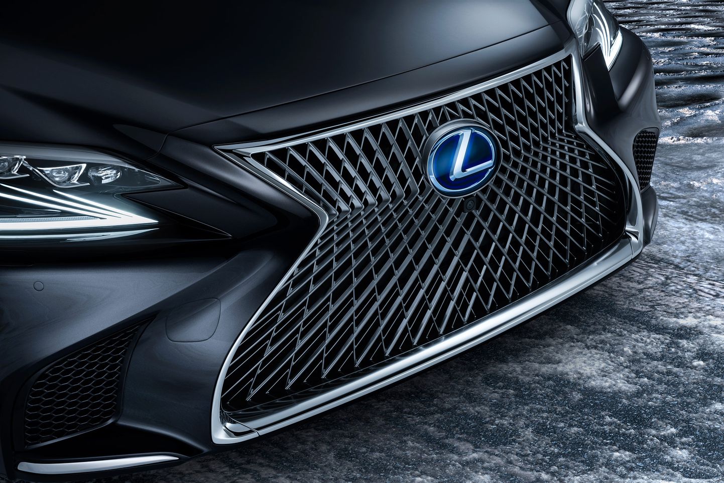 Lexus LS ir pietiekami dārgs, lai tā cena varētu atspēkot dārgās autonomās braukšanas tehnoloģijas