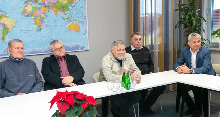 Värska Vesi ASi aktsionärid Endel Kapten (vasakult), Vello Kika­mägi ja Georg Mahla ning tehnoloog Miku Mehine.