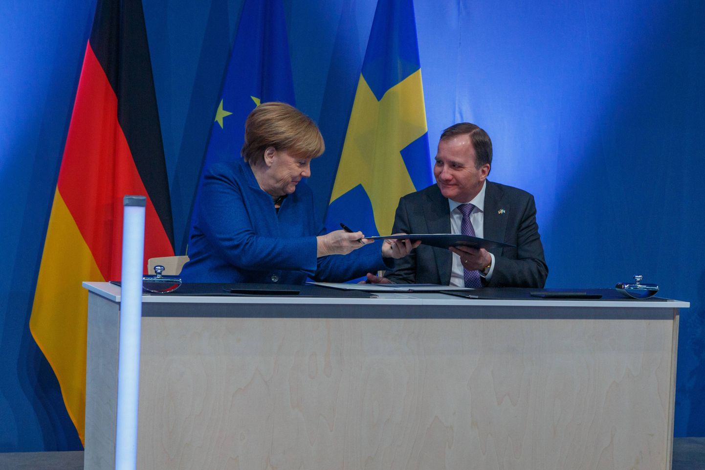 Saksamaa kantsler Angela Merkel (vasakul) ja Rootsi peaminister Stefan Löfven on Soome kahe suurima suurima eksportriigi juhid, mille mõlema majanduses on näha nõrgenemise märke.