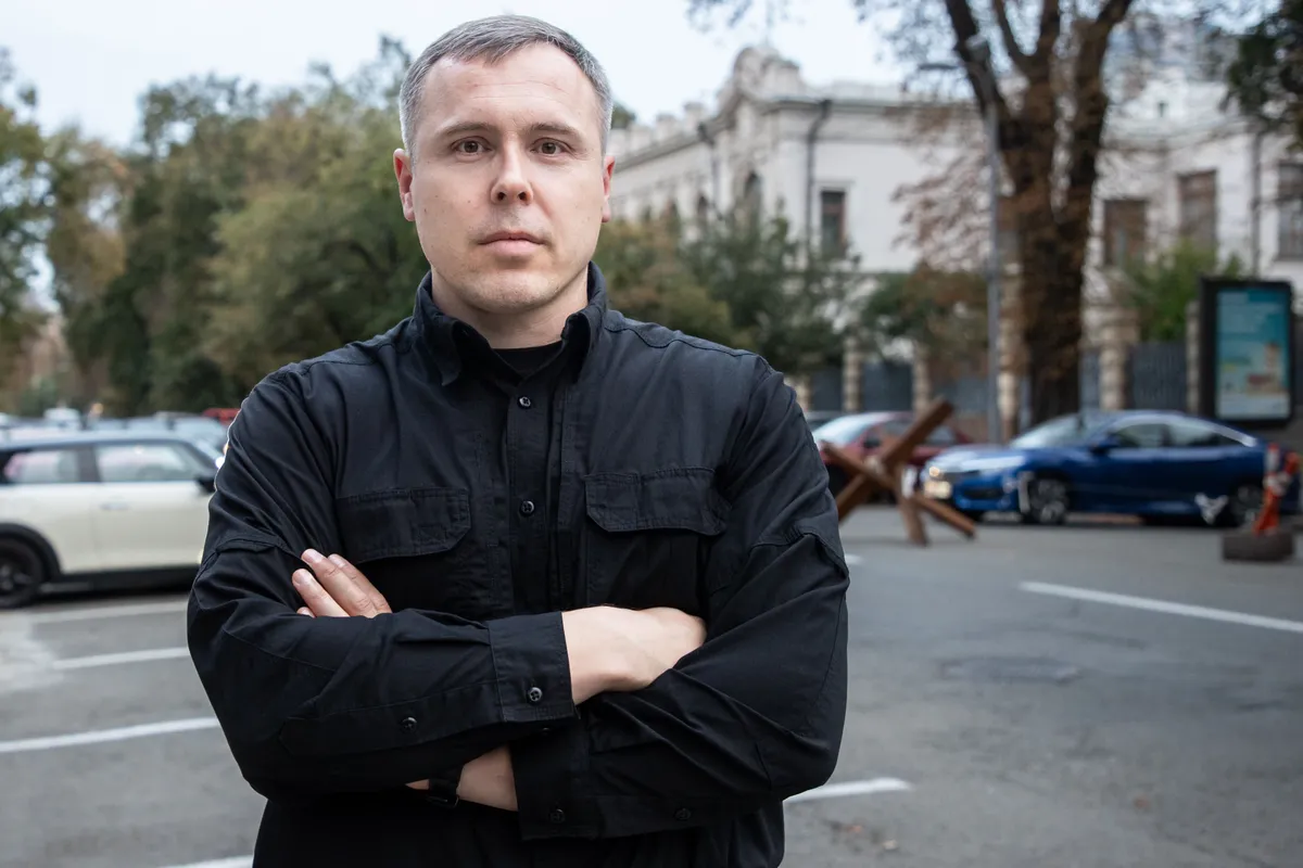 Roman Kostenko, the secretary of the Ukrainian Parliament's Defense Committee, is himself a military officer. At the onset of the full-scale war, he took part in Ukraine's defense, weapon in hand. He holds the rank of colonel and is a former member of the anti-terrorism unit Alfa.