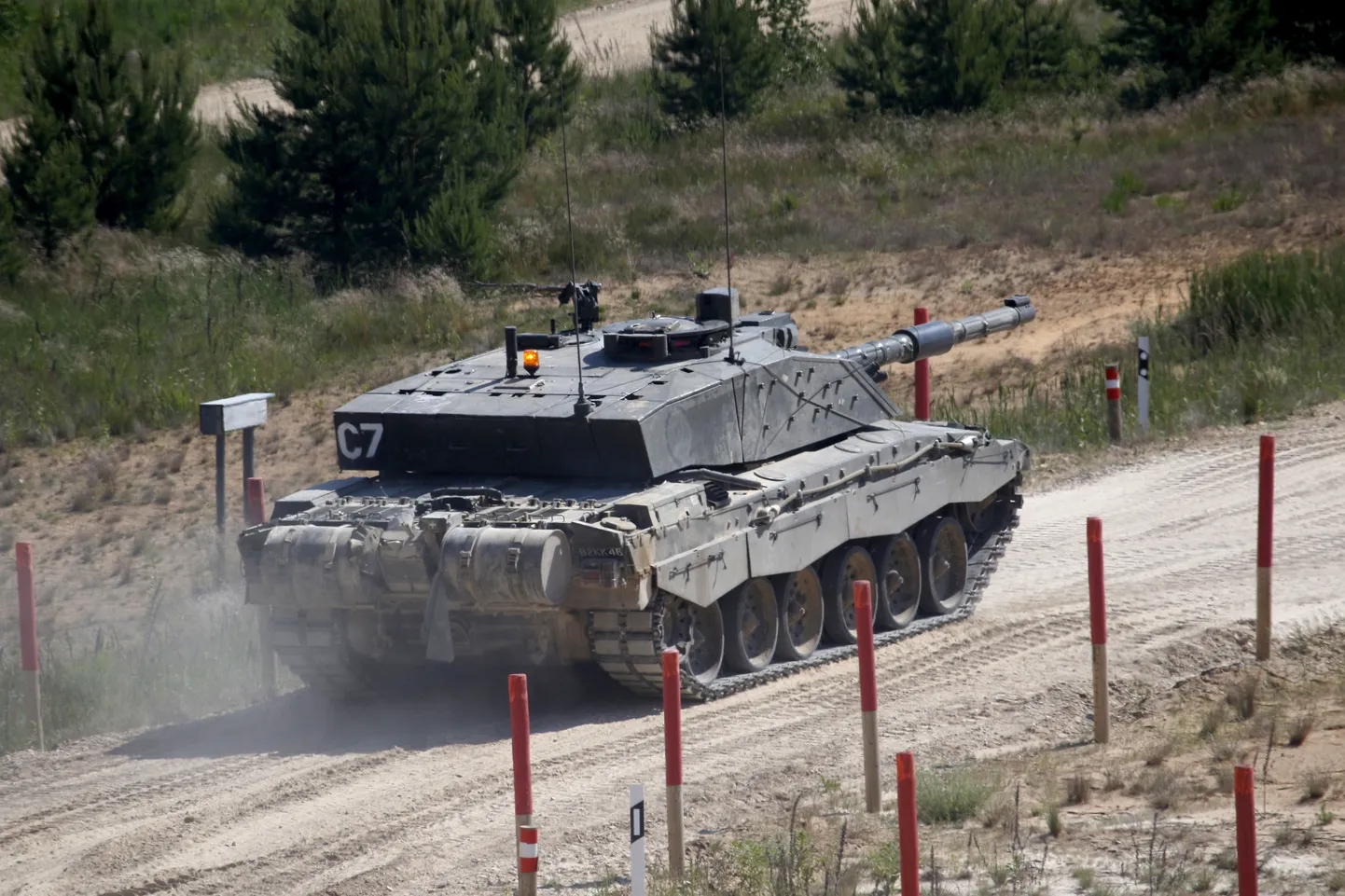 Танк Challenger 2