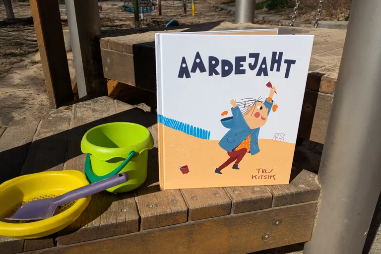 Tiiu Kitsiku kirjutatud ja illustreeritud raamat «Aardejaht».