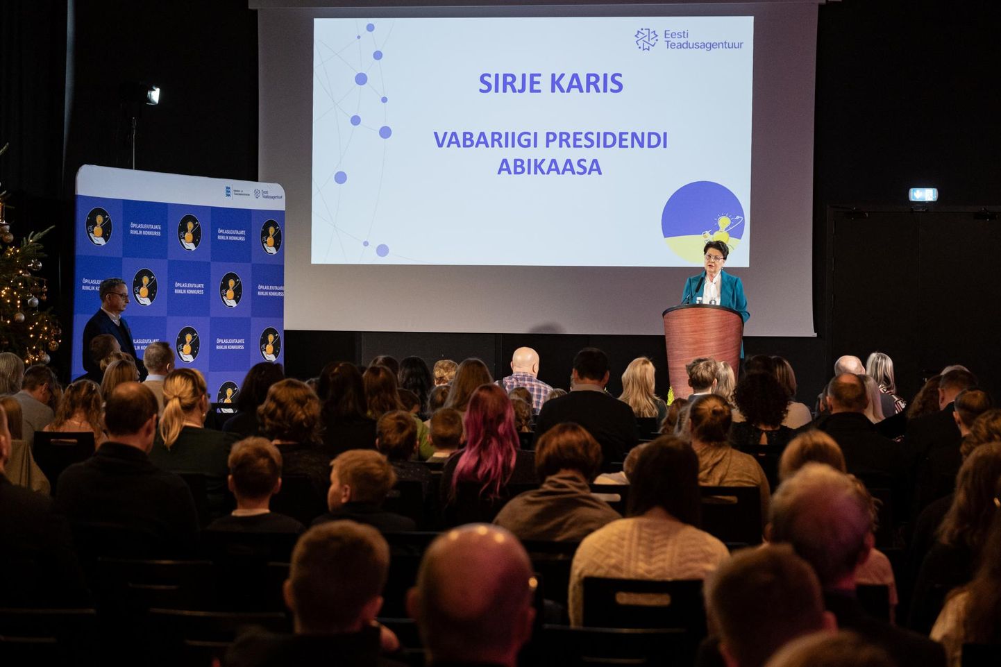 Eesti Vabariigi presidenti abikaasa Sirje Karis tunnustas noori leiutajaid, kelle seas oli ka Viljandi Kesklinna kooli poiss.