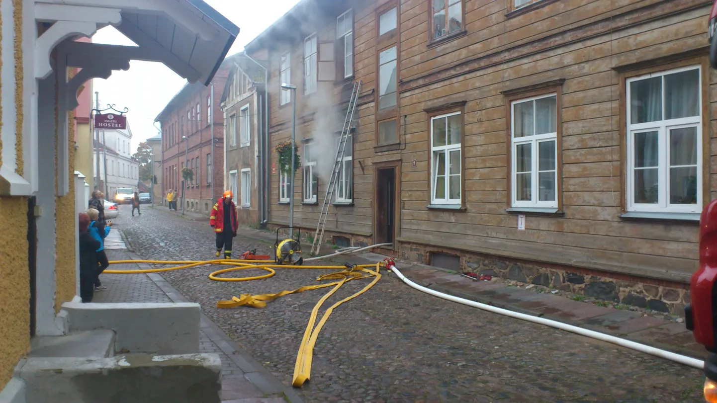 Põleng Viljandis Pikal tänaval