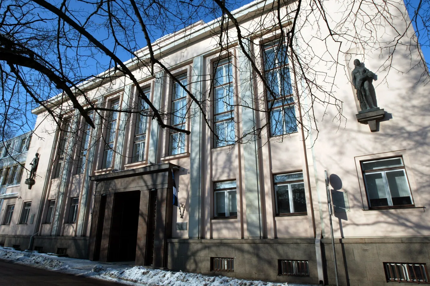 Здание Минобразования и науки в Тарту на улице Мунга
