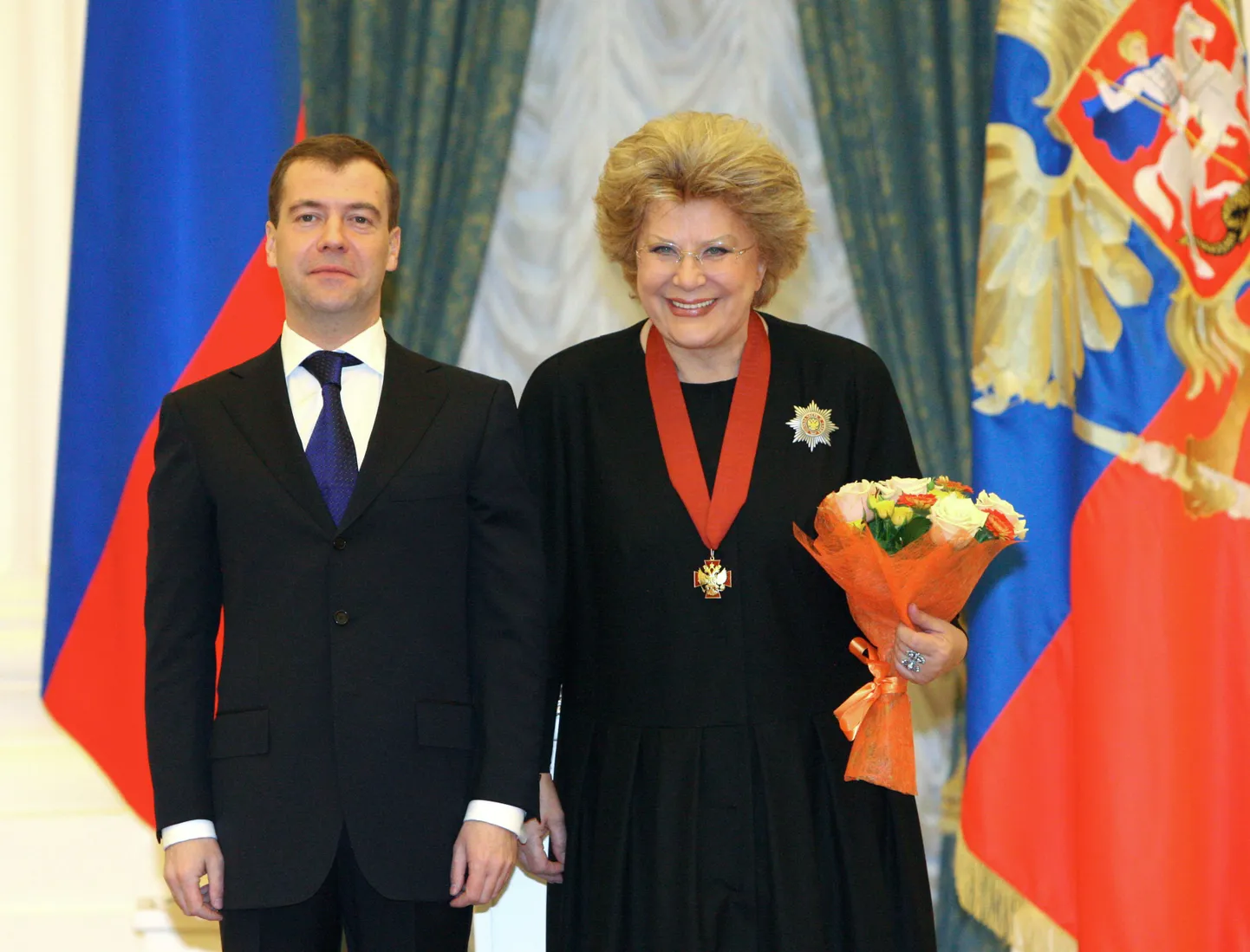 28. detsembril 2009 Kremlis tehtud fotol seisab Jelena Obraztsova kõrvuti president Dmitri Medvedeviga.