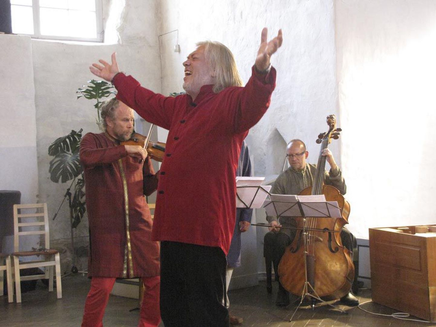 Hortus Musicus mängis Tõnis Mäe lugusid ja Tõnis Mägi laulis keskaegseid viise.