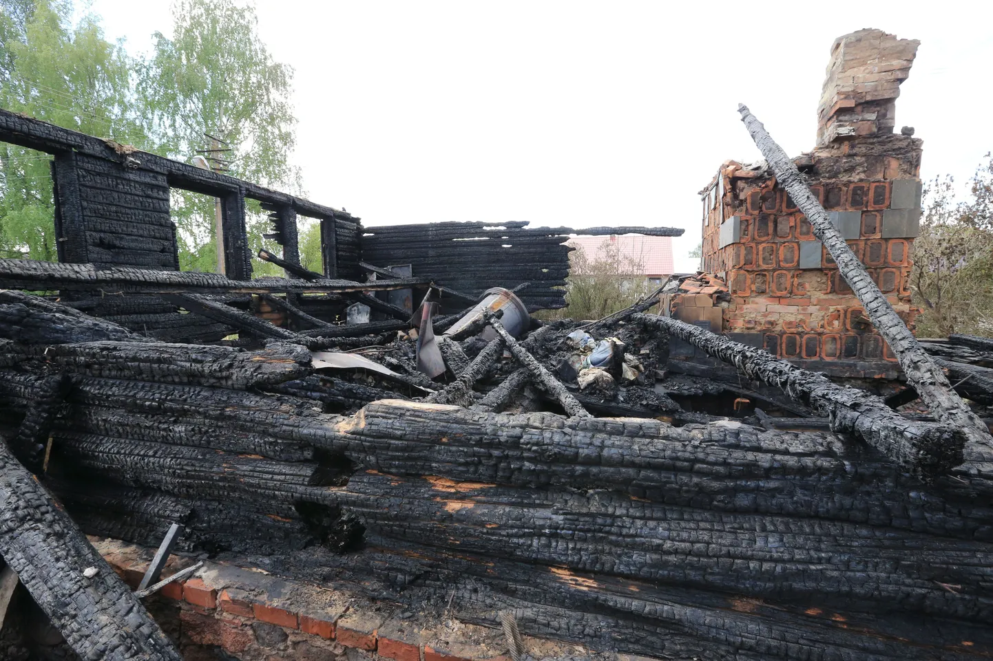 Piirissaarel põles maha kolm maja ja vanausuliste palvemaja.