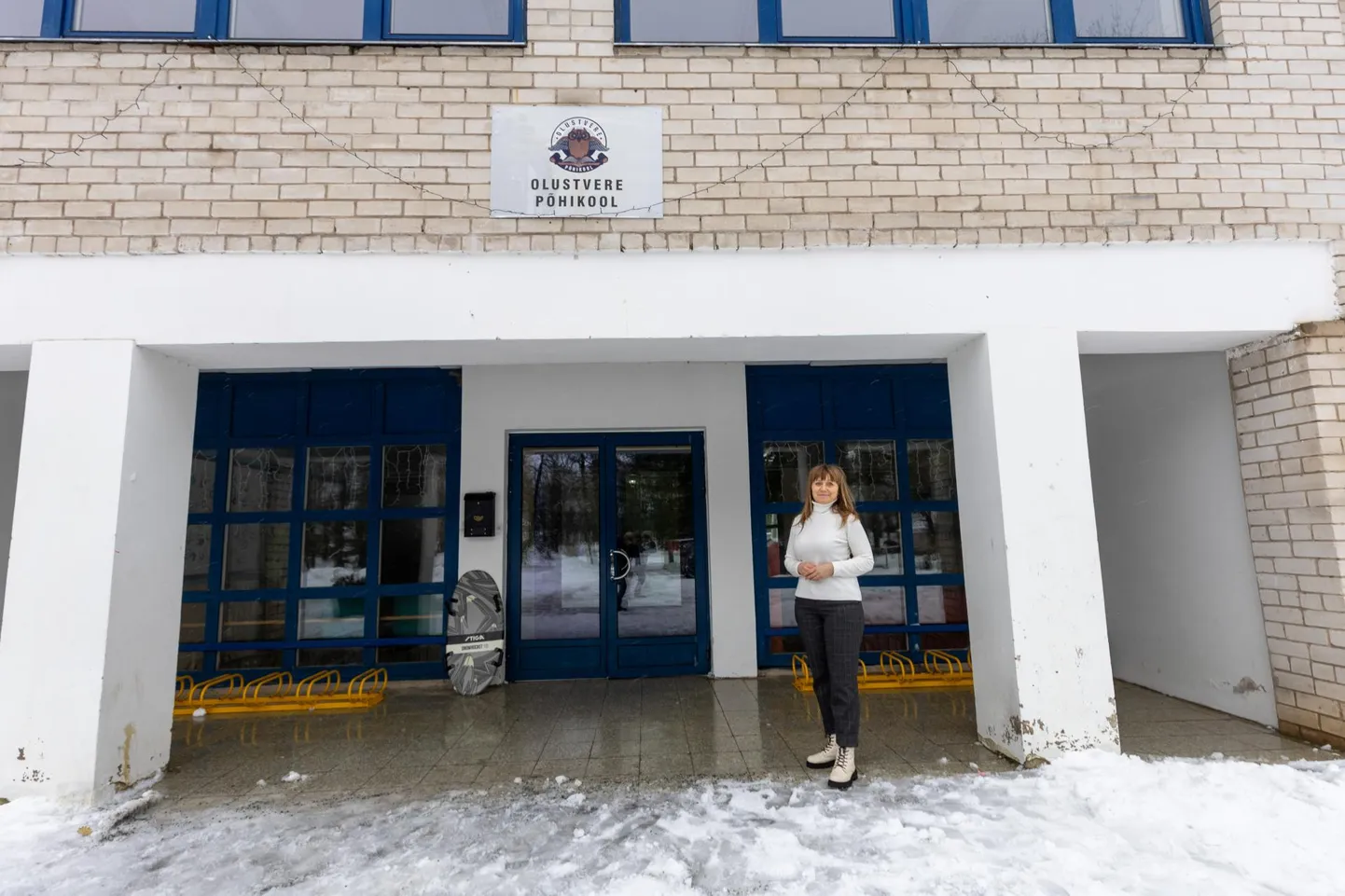 Olustvere põhikooli direktor Liivi Lindemann on aastaid unistanud  sellest, et hõre maja saaks kasuka ümber.