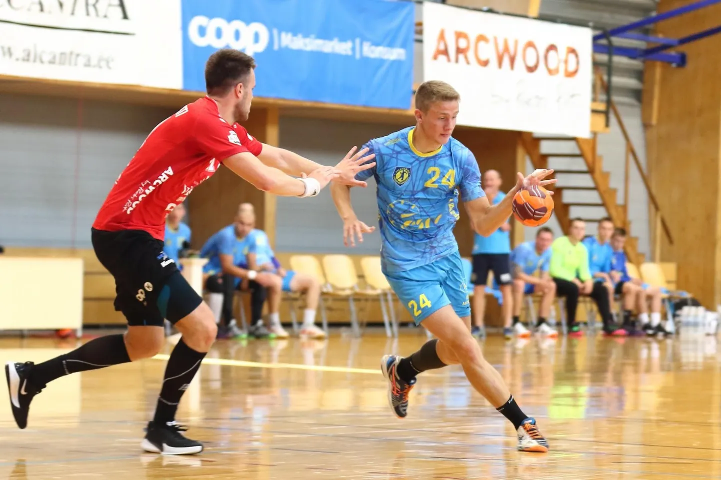 17-aastane Oliver Ruut (palliga) sai Viljandi HC heaks kirja seitse tabamust, sealhulgas viigi toonud viimase värava.