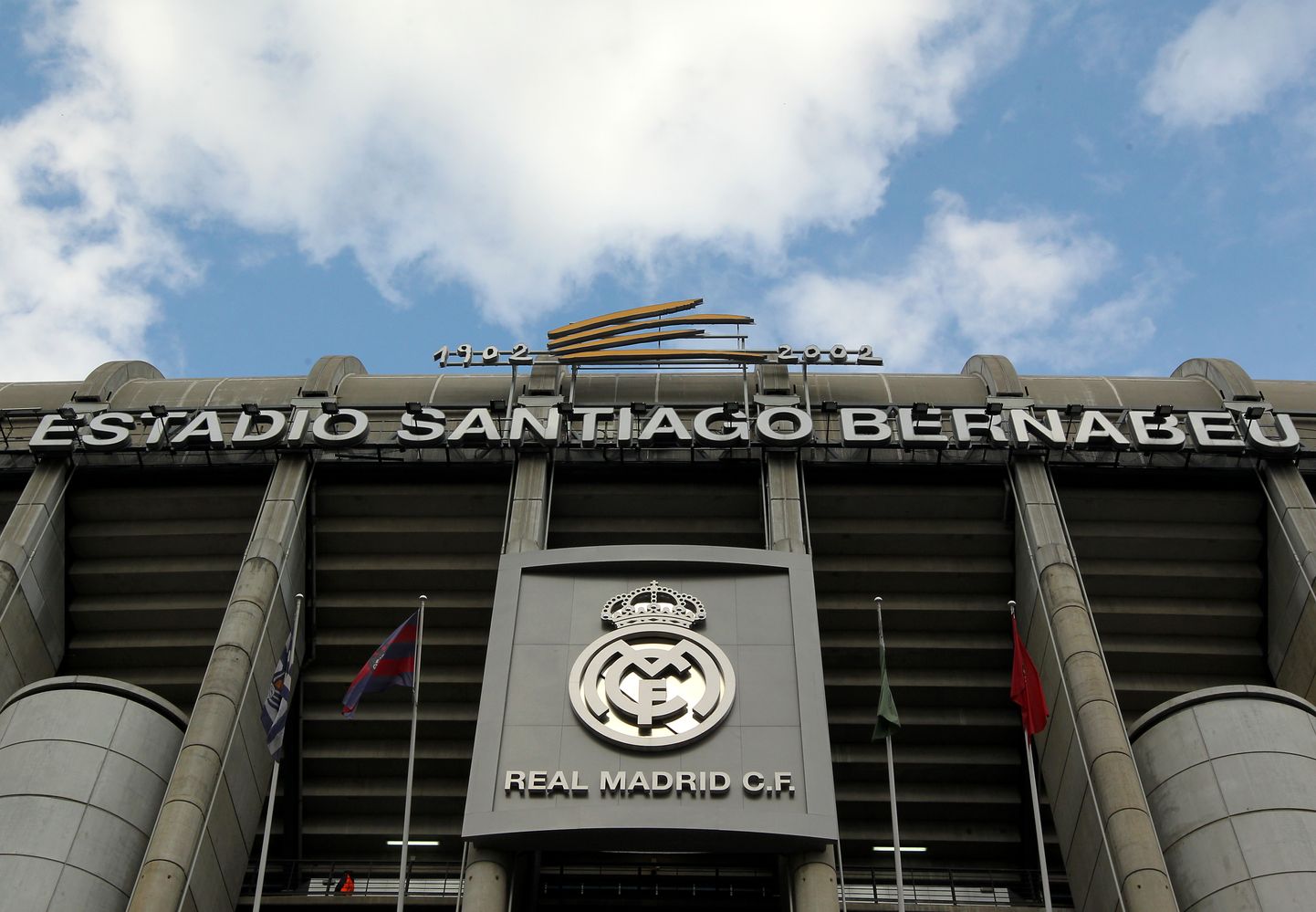 Vaade Madridi Reali koduks olevale Santiago Bernabeu staadionile.