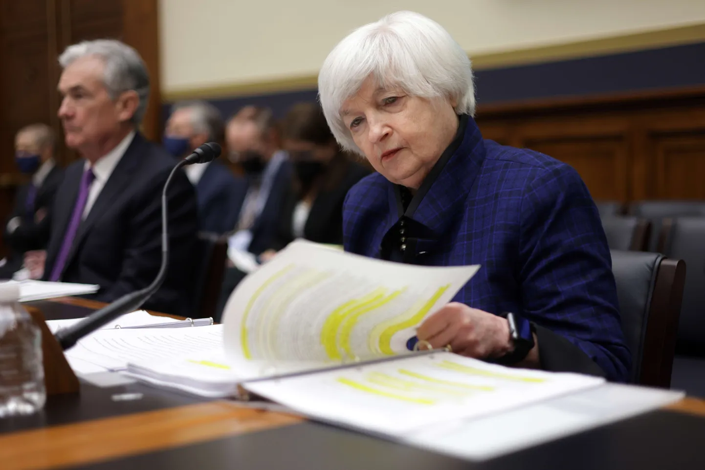 USA rahandusminister Janet Yellen. Endise Föderaalreservi juhi kõrval istub tema mantlipärija Jerome Powell (vasakul).