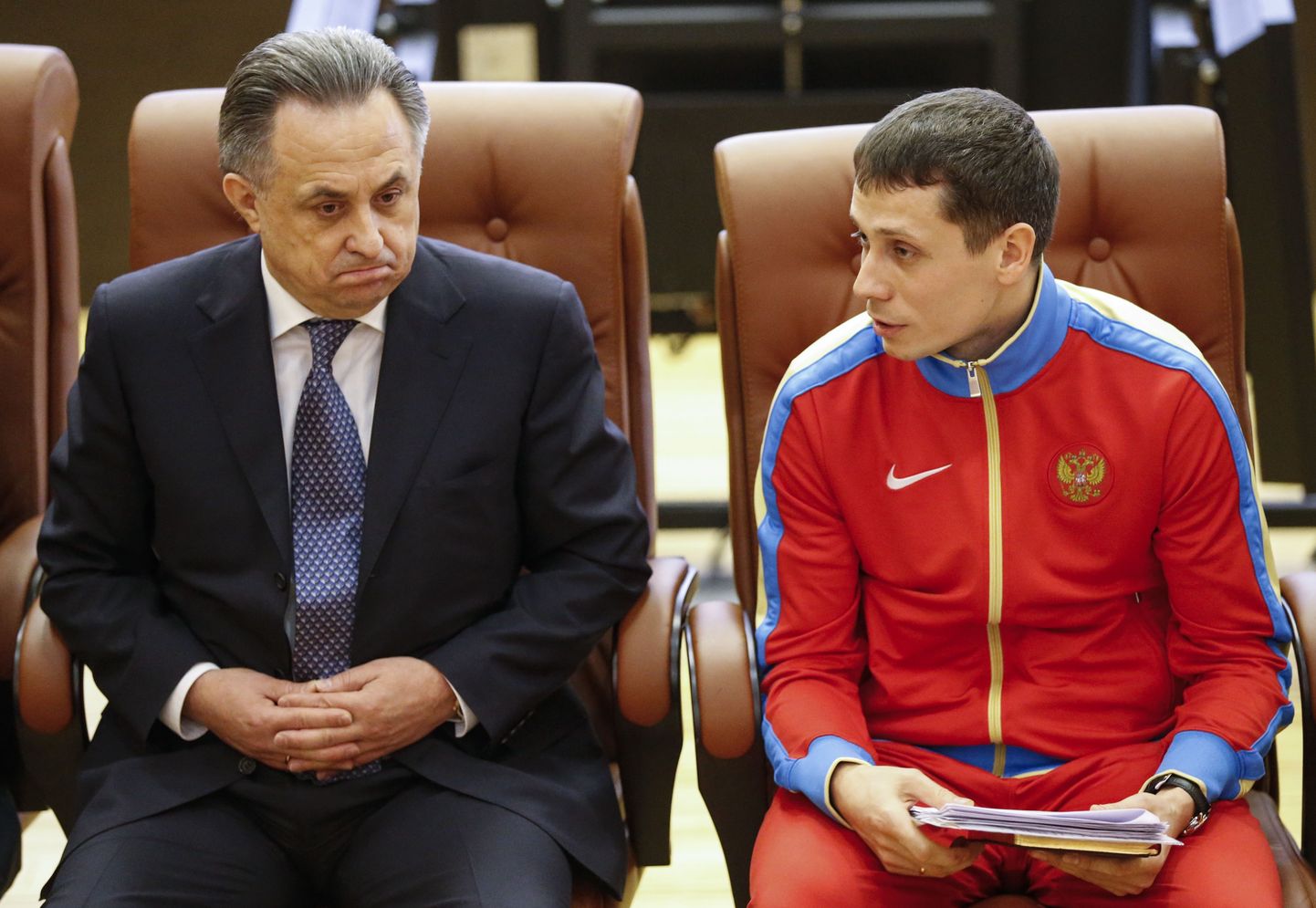Venemaa kergejõustikukoondise peatreener on küll olümpiavõitja Juri Borzakovski (paremal), kuid ohjad on ikka endise spordiministri ja praeguse asepeaministri Vitali Mutko käes.