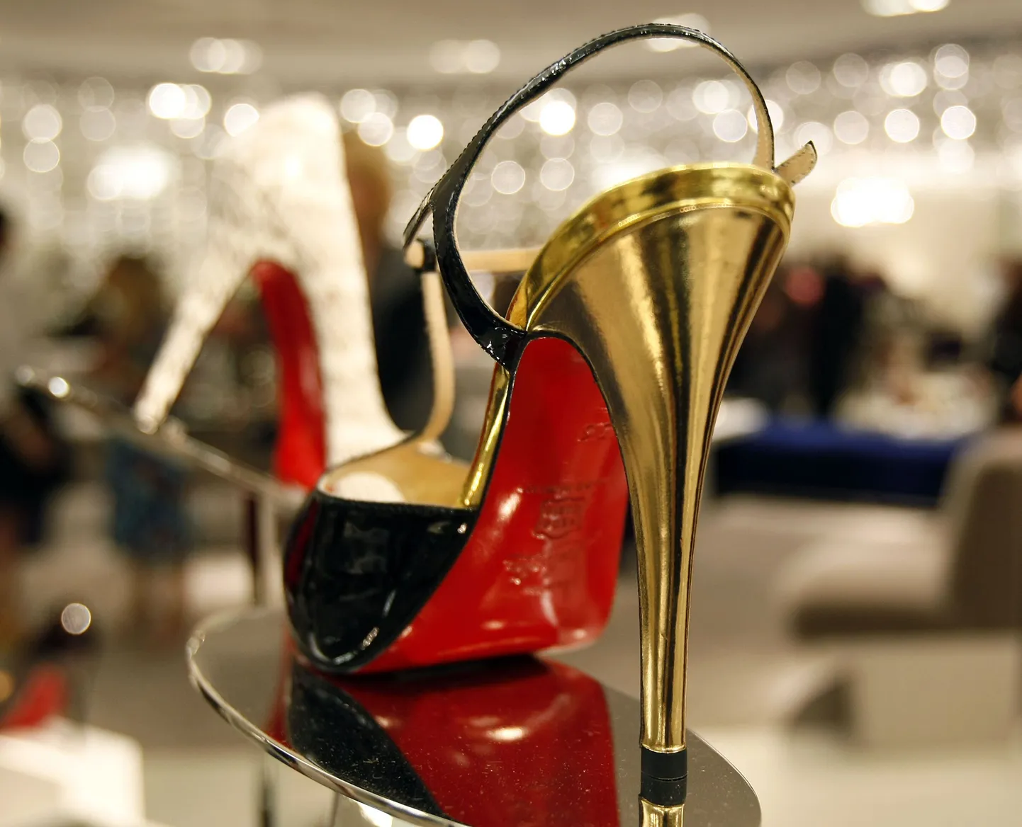 Туфли Christian Louboutin.