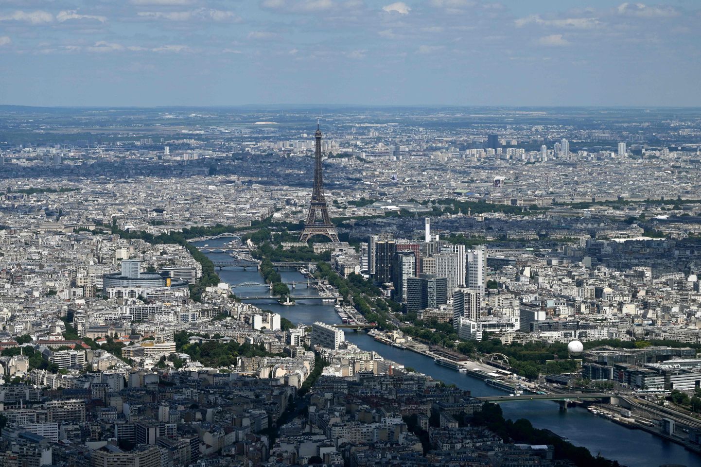 Prantsusmaa pealinn Pariis, Eiffeli torn ja Seine'i jõgi