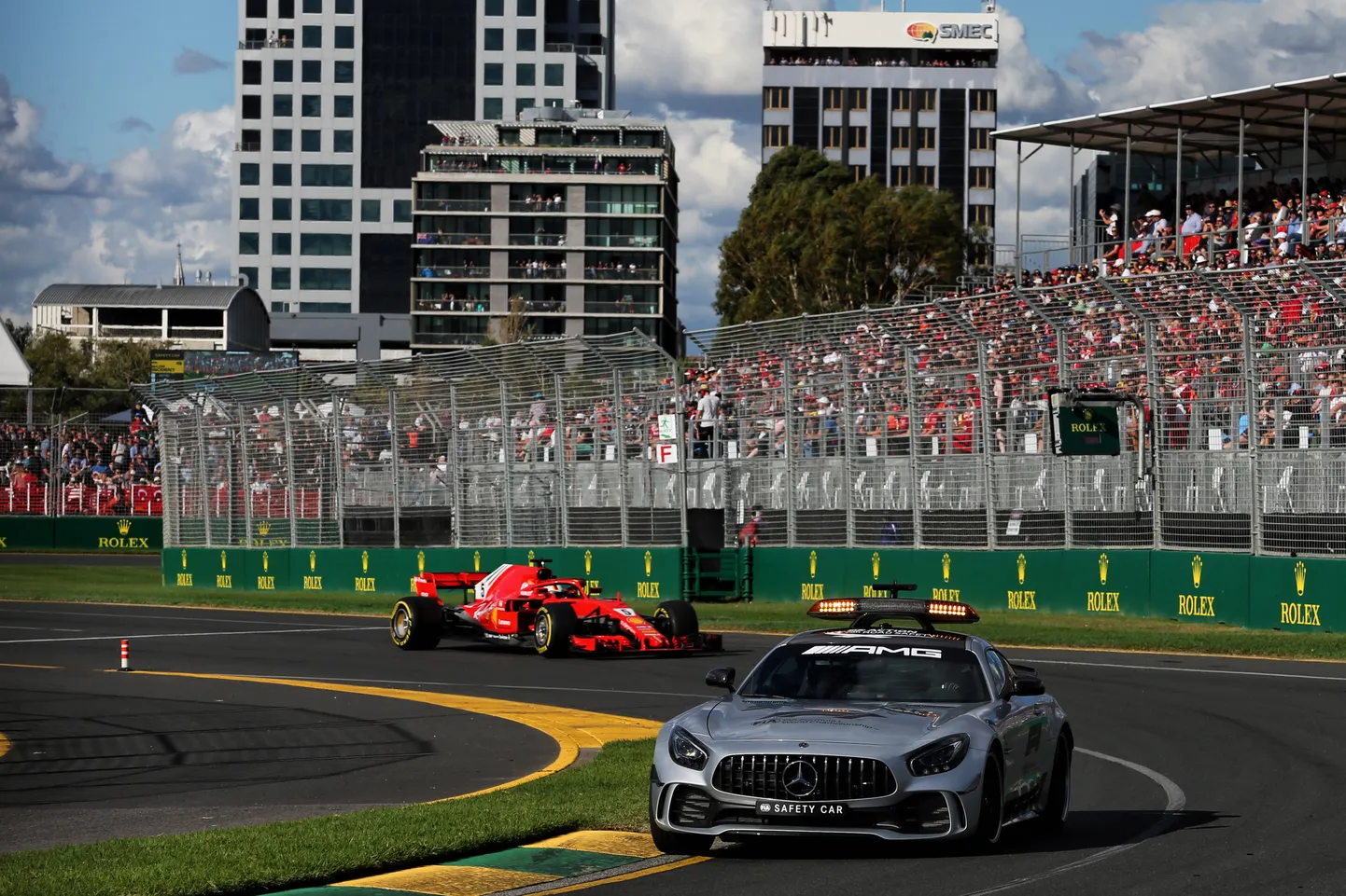 Turvaauto mängis Austraalia GP võidu kätte Sebastian Vettelile.
