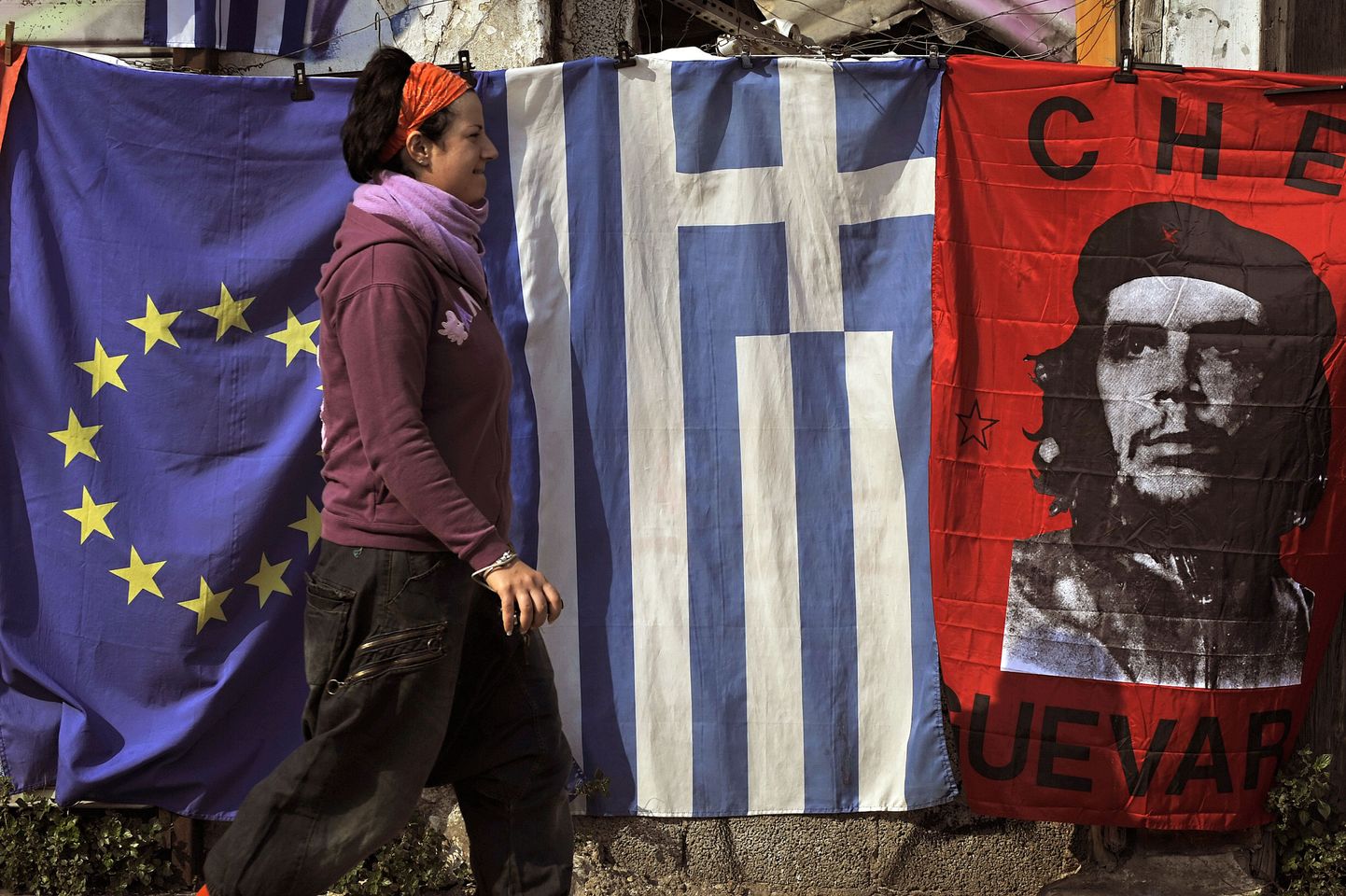 Euroopa Liidu, Kreeka ja Che Guevara (Ladina-Ameerika revolutsionäär) lipud Ateenas.