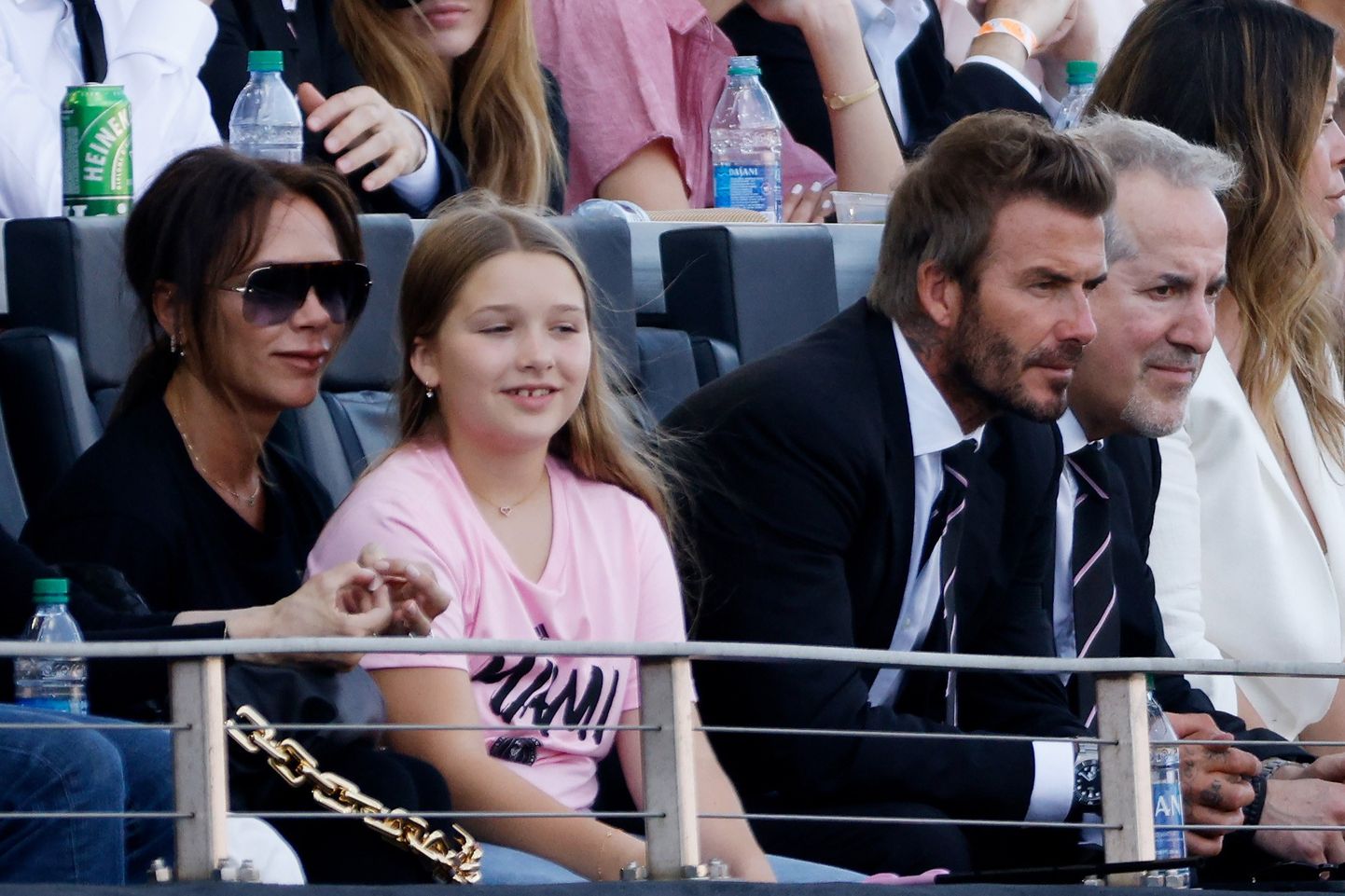 Victoria Beckham, tütar Harper Beckham ja David Beckham.