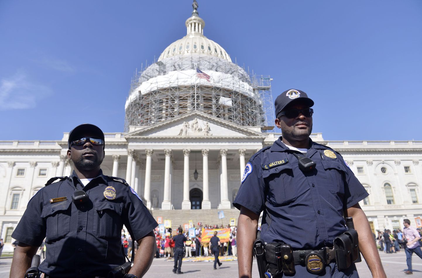 (160418) -- WASHINGTON D.C., April 18, 2016 (Xinhua) -- U.S. Capitol Police surround protestors who volunteer to be arrested during a demonstration against Money Politics on Capitol Hill in Washington D.C., the United States, on April 18, 2016. Few hundreds of protestors were arrested, according to demonstration organizers.(Xinhua/Yin Bogu) (Photo by Xinhua/Sipa USA)