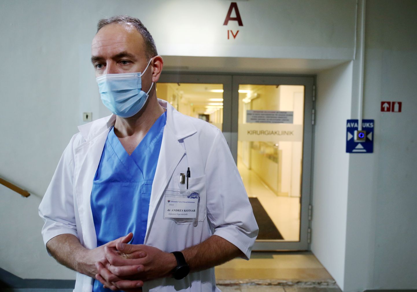 TÜ klinikumi ravijuht doktor Andres Kotsari sõnul satub iga päev haiglasse keskmiselt viis uut koroonapatsienti. Vahepealne rahulikum aeg on möödas.